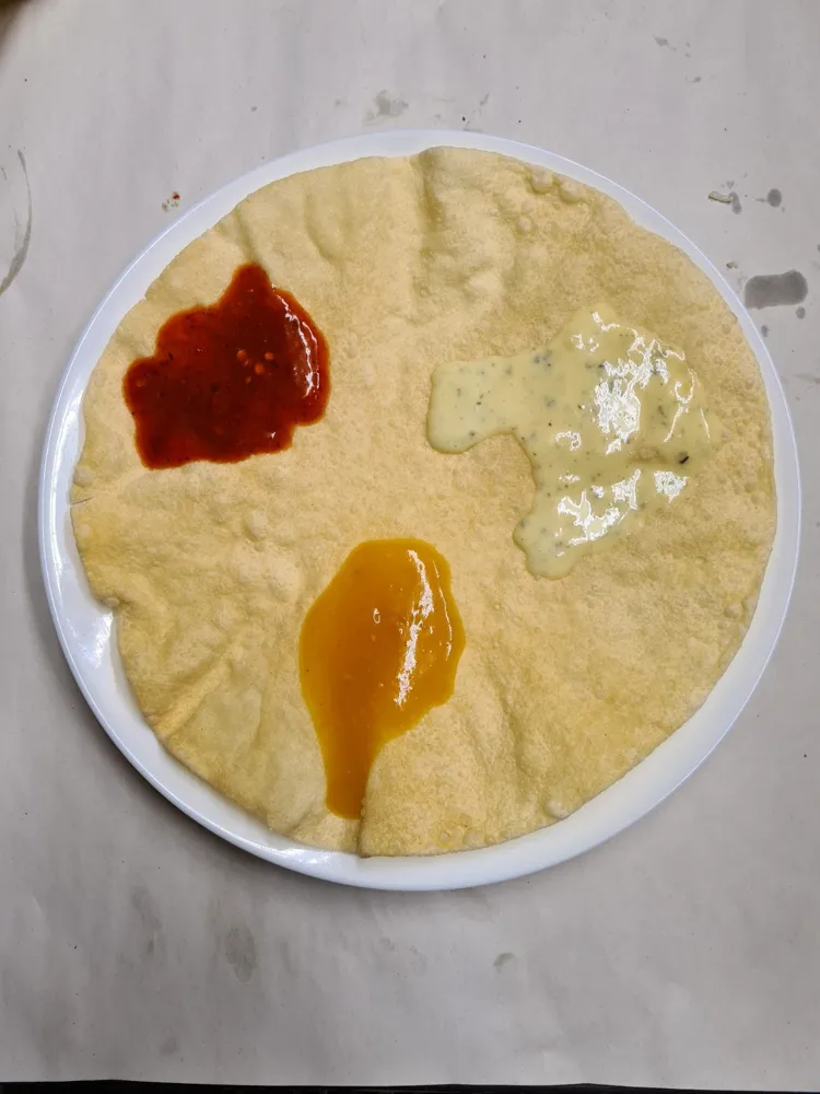 Poppadom with chilli, mango and mint sauces